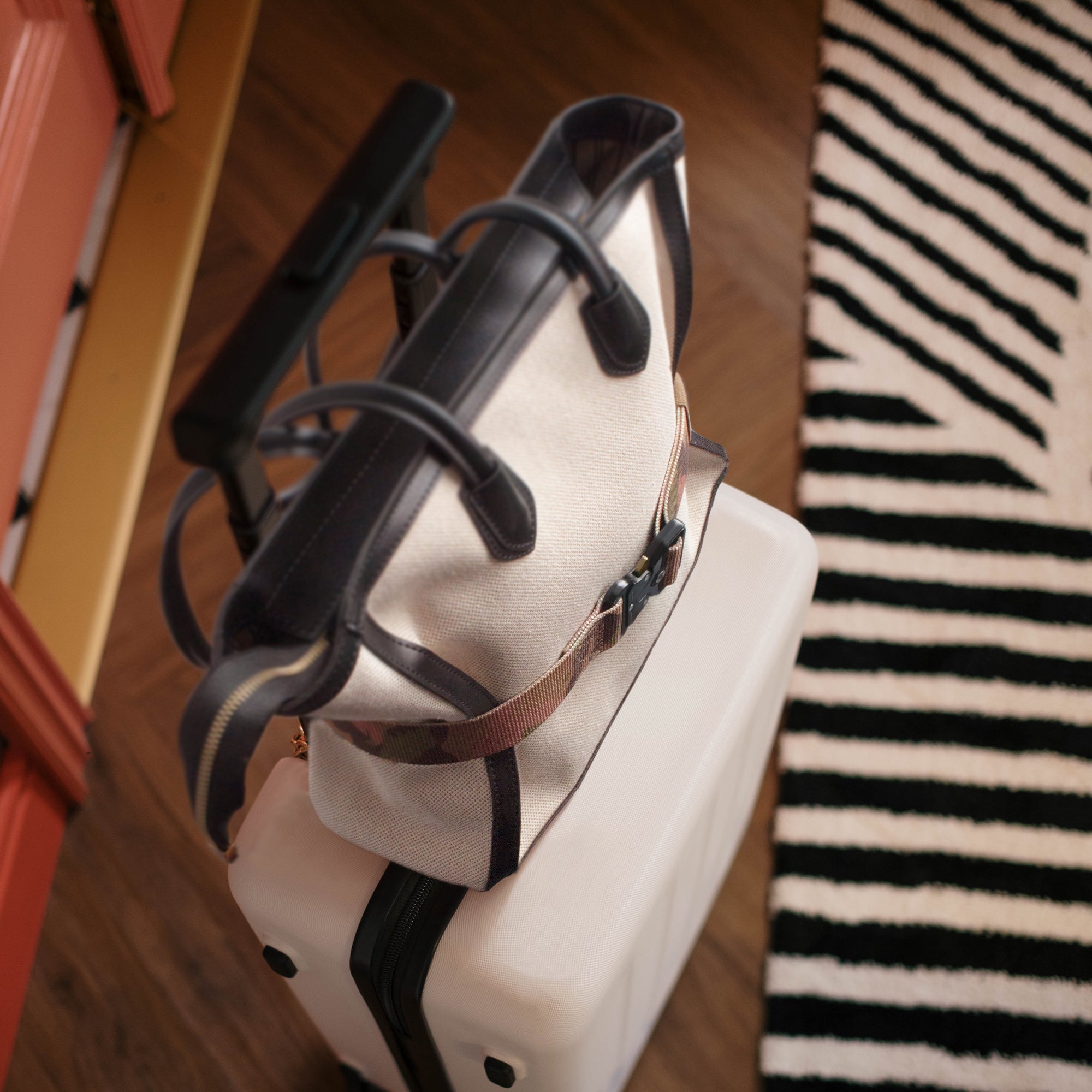 Stylish Luggage Belt for Travel Adjustable Add a Bag Luggage Strap for Carry On Bag Airport Travel Accessories for Women Men